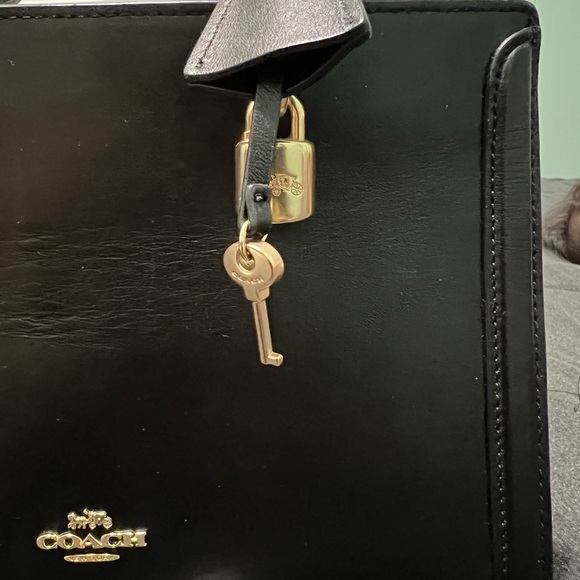 Coach hand bag - Picture 6 of 9